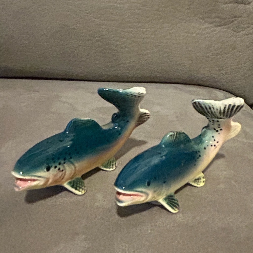Free w bundle Vintage Rainbow Colorful Fish Salt & Pepper Shakers 4”